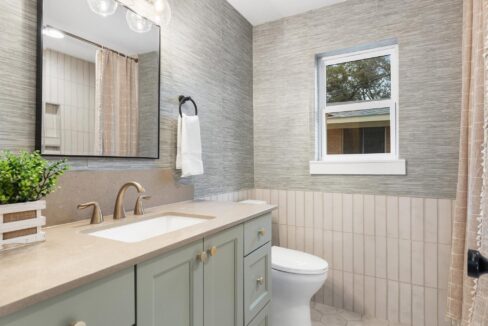 26-531-wynne-road-wills-point-tx-bathroom