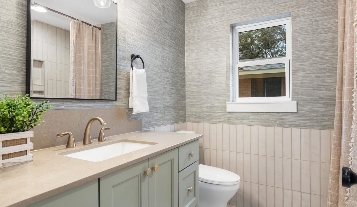 26-531-wynne-road-wills-point-tx-bathroom