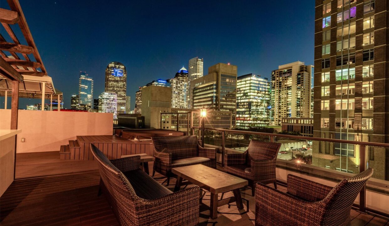 27-2300-leonard-street-505-dallas-tx-75201-rooftop