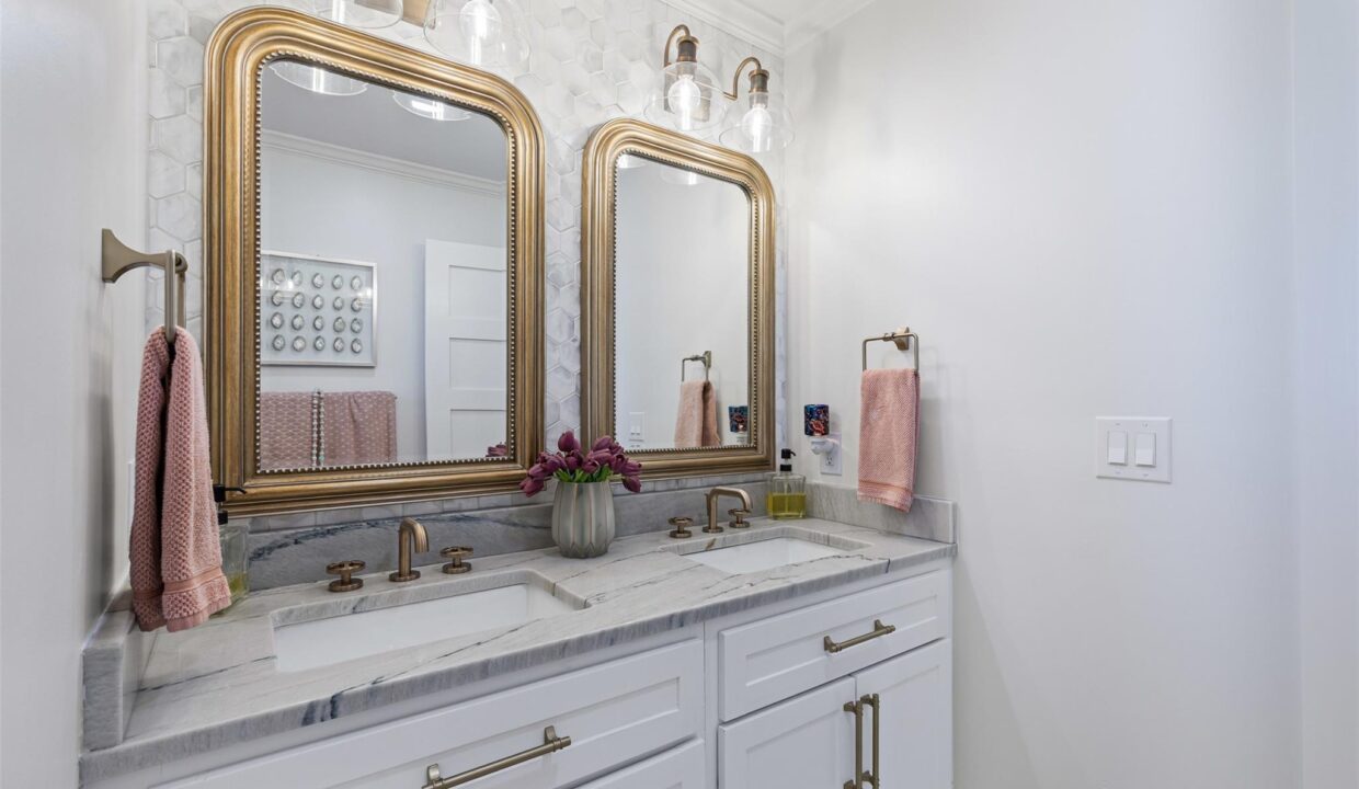 27-3204-bouvier-st-rowlett-tx-bathroom-prominus-real-estate