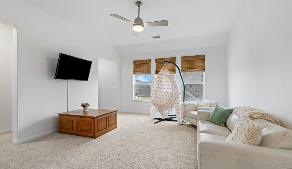 28-1306-middleton-drive-rockwall-tx-sitting-room
