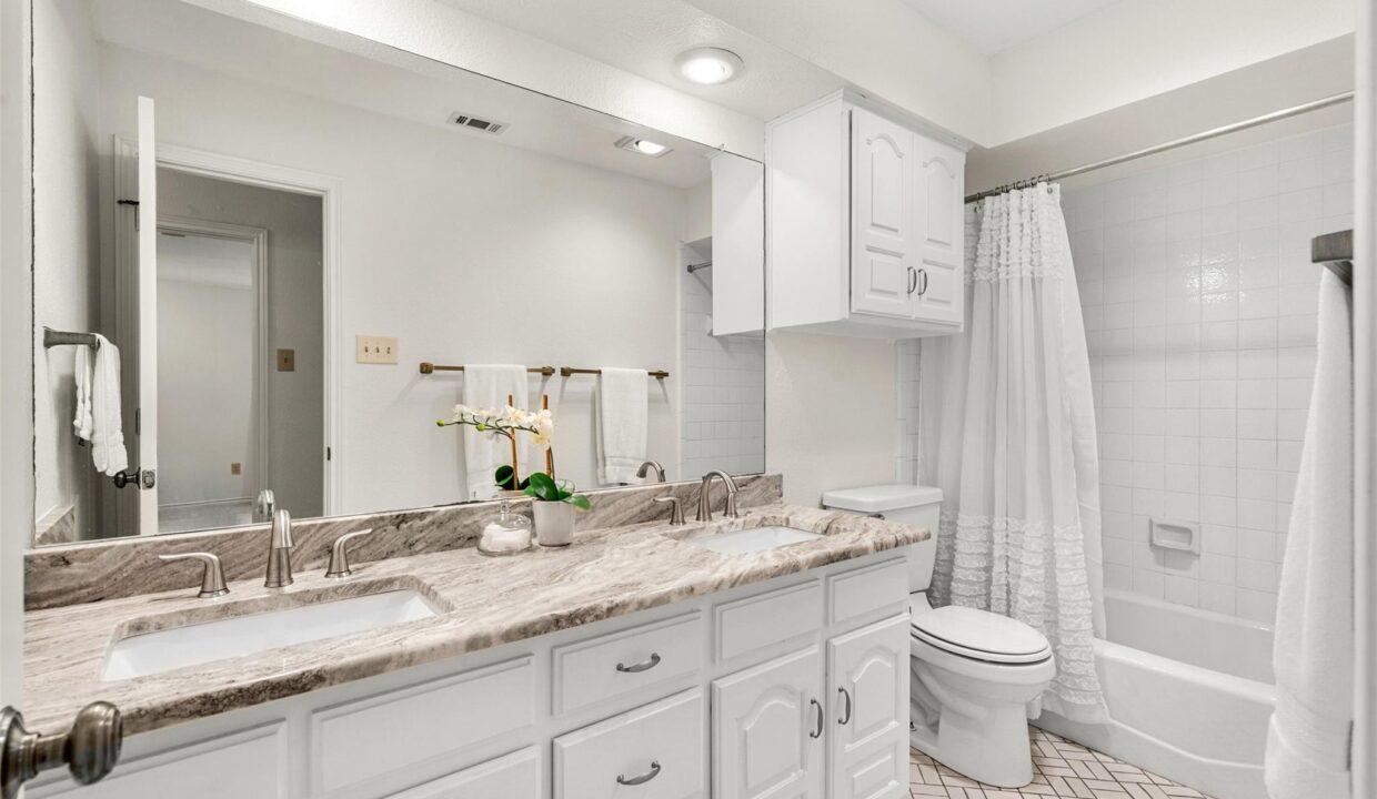 28-3007-creekview-drive-grapevine-tx-bathroom