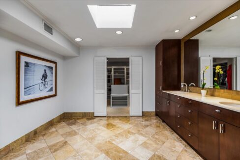 29-4646-christopher-place-dallas-bathroom