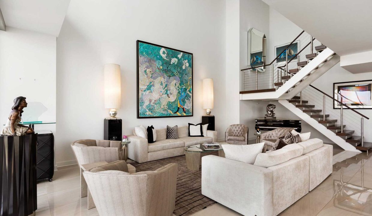 2900-mckinnon-st-dallas-living-room-2