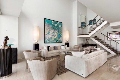 2900-mckinnon-st-dallas-living-room-2