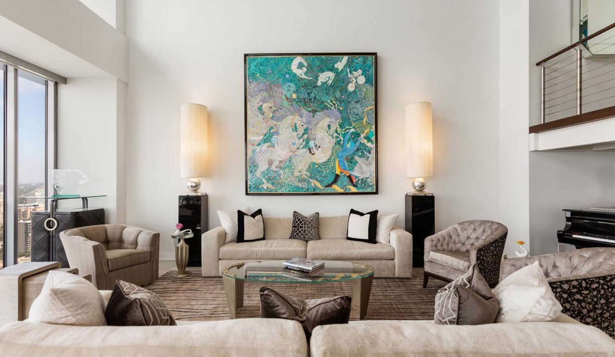 2900-mckinnon-st-dallas-living-room-4