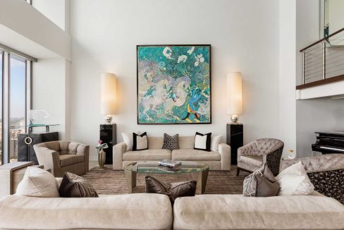 2900-mckinnon-st-dallas-living-room-4