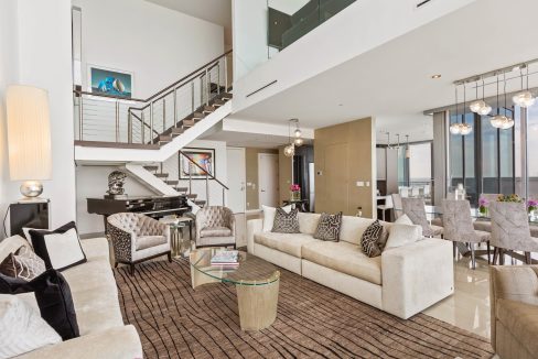 2900-mckinnon-st-dallas-living-room