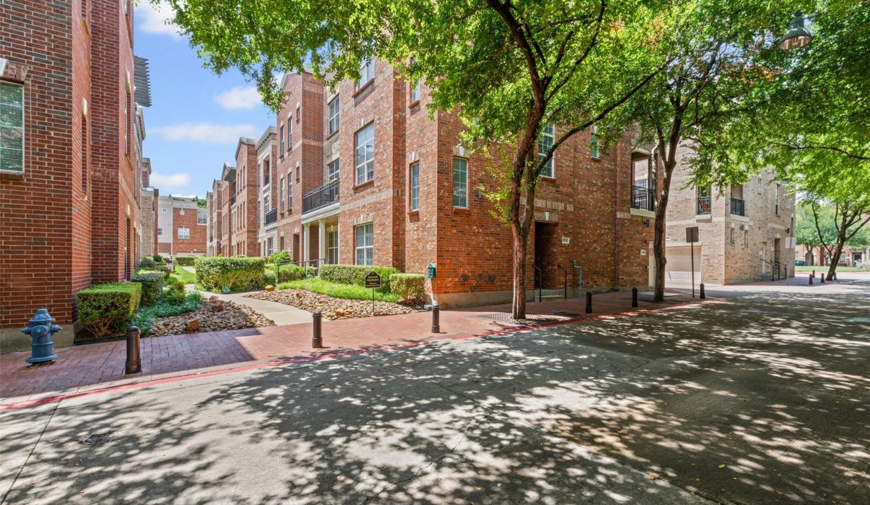 3-15759-seabolt-44-addison-tx-front