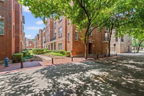 3-15759-seabolt-44-addison-tx-front
