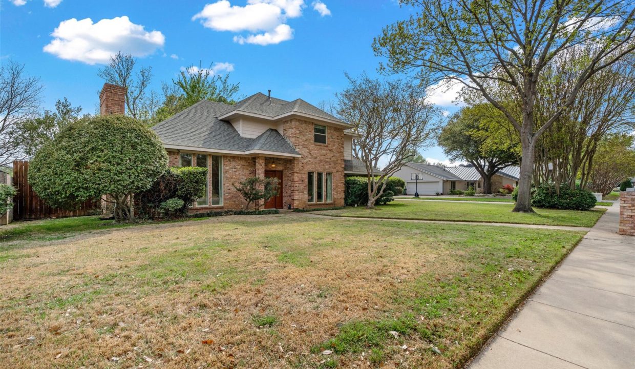 3-3007-creekview-drive-grapevine-tx-front-yard