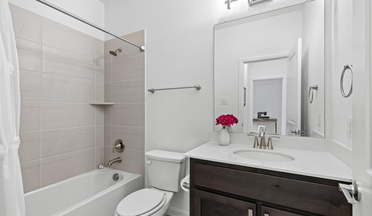 32-1306-middleton-drive-rockwall-tx-bathroom