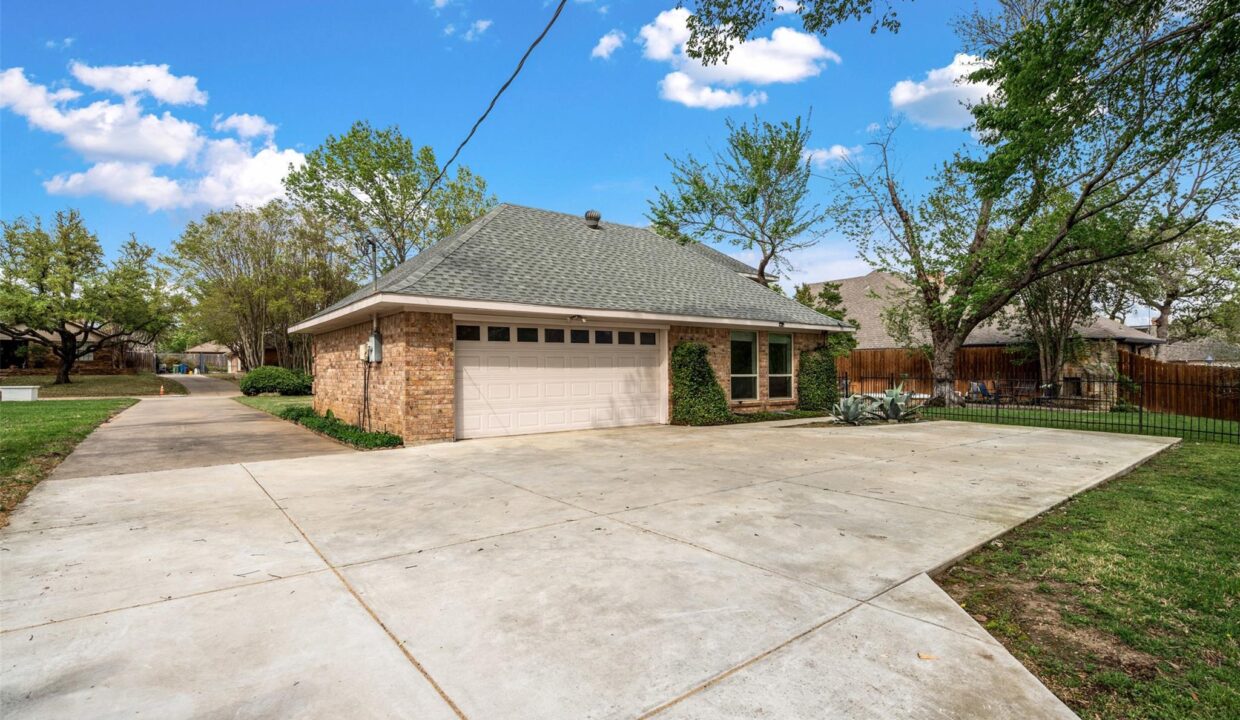 35-3007-creekview-drive-grapevine-tx-driveway