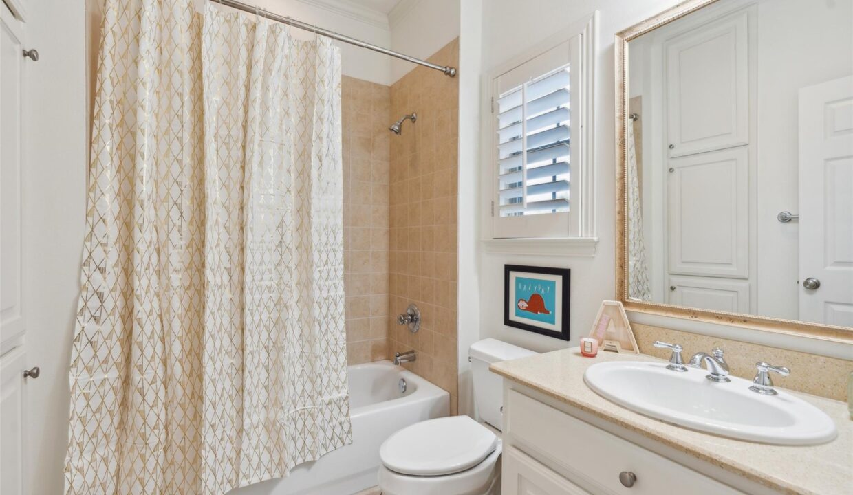 35-6247-belmont-avenue-dallas-tx-primary-bathroom