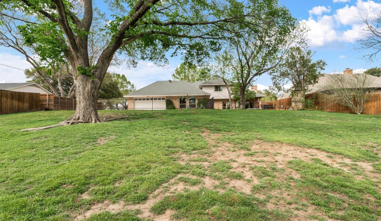 36-3007-creekview-drive-grapevine-tx-yard