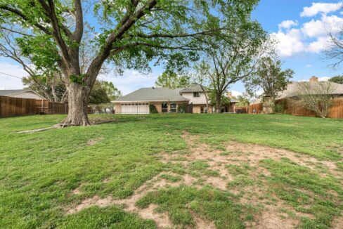 36-3007-creekview-drive-grapevine-tx-yard