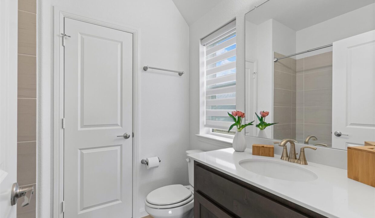 37-1306-middleton-drive-rockwall-tx-bathroom