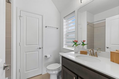 37-1306-middleton-drive-rockwall-tx-bathroom