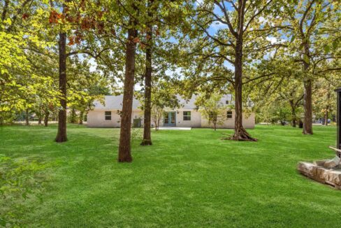 37-213-n-oaks-drive-grand-saline-tx-back-yard