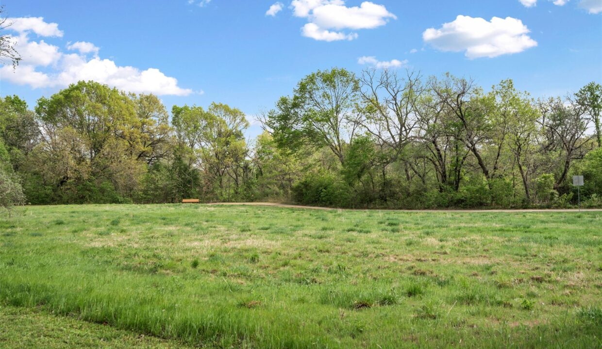 37-3007-creekview-drive-grapevine-tx-yard