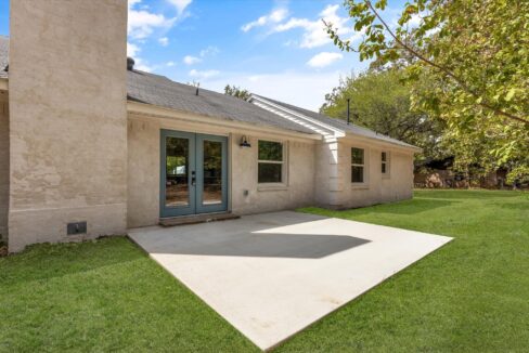 38-213-n-oaks-drive-grand-saline-tx-patio