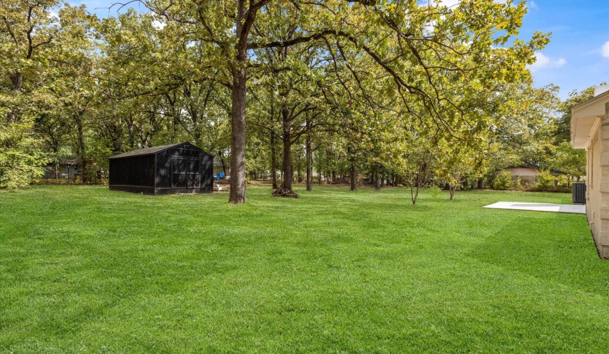 39-213-n-oaks-drive-grand-saline-tx-shed