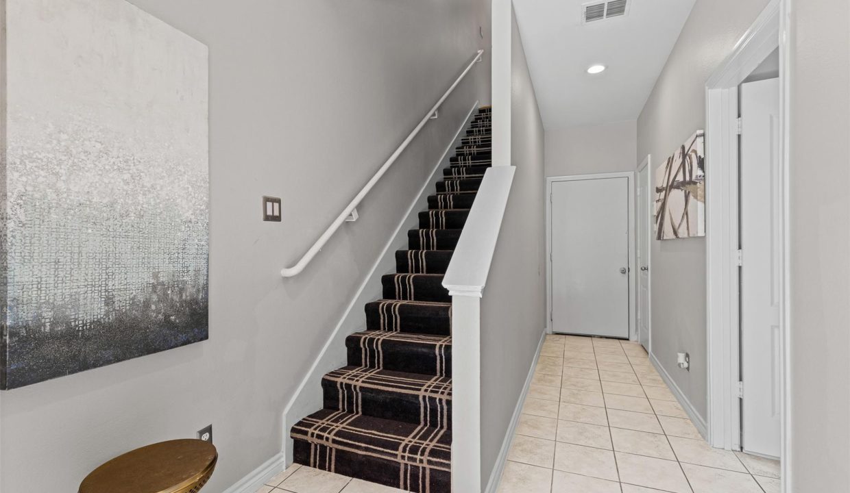 4-15759-seabolt-44-addison-tx-stairs
