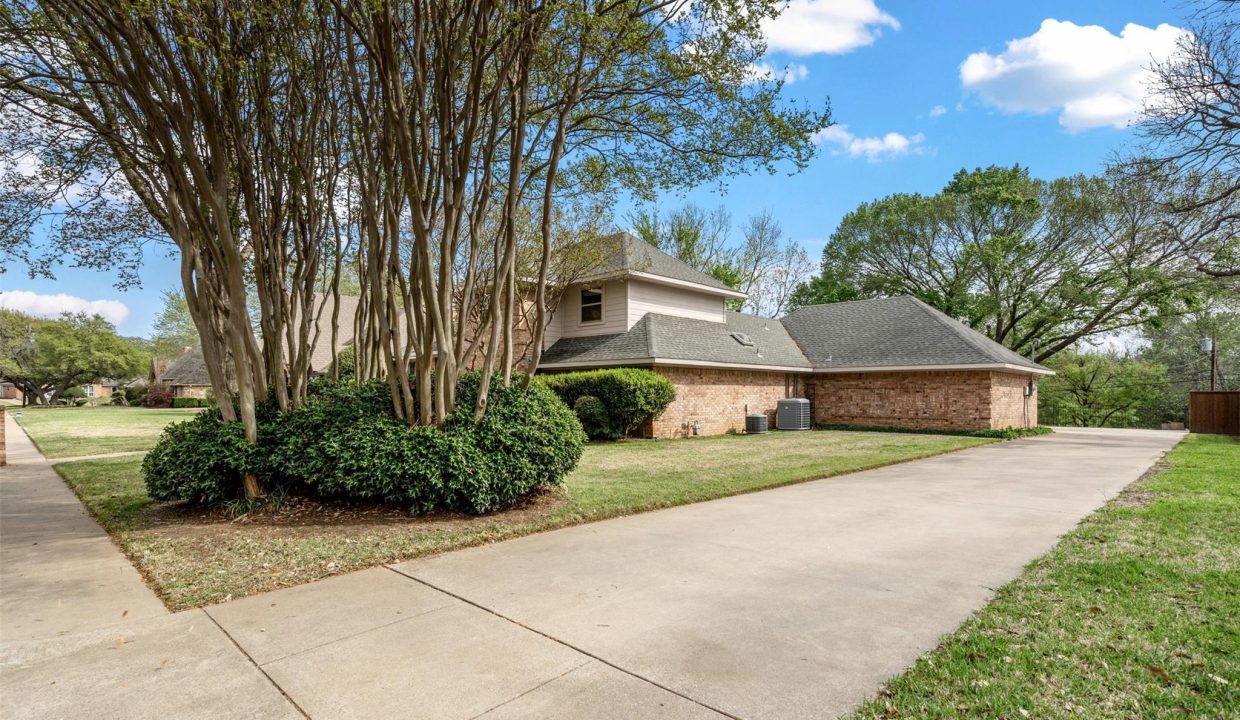 4-3007-creekview-drive-grapevine-tx-side-yard