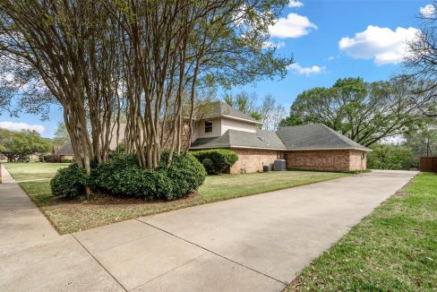 4-3007-creekview-drive-grapevine-tx-side-yard