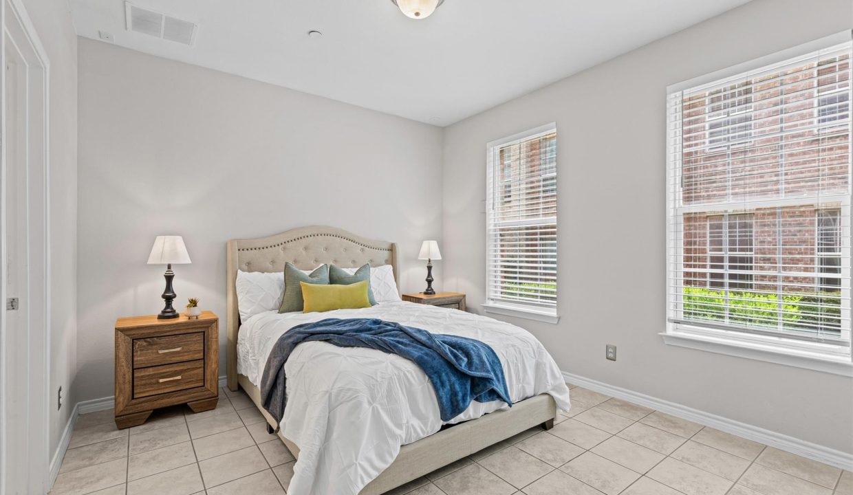 5-15759-seabolt-44-addison-tx-bedroom