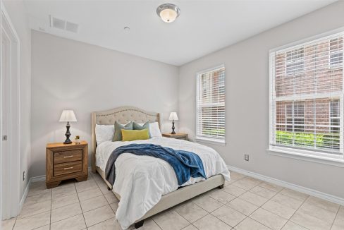 5-15759-seabolt-44-addison-tx-bedroom
