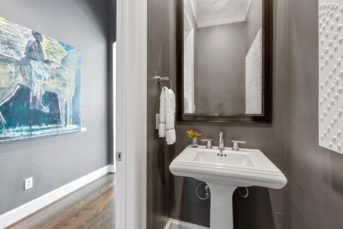 5-2300-leonard-street-505-dallas-tx-75201-bathroom