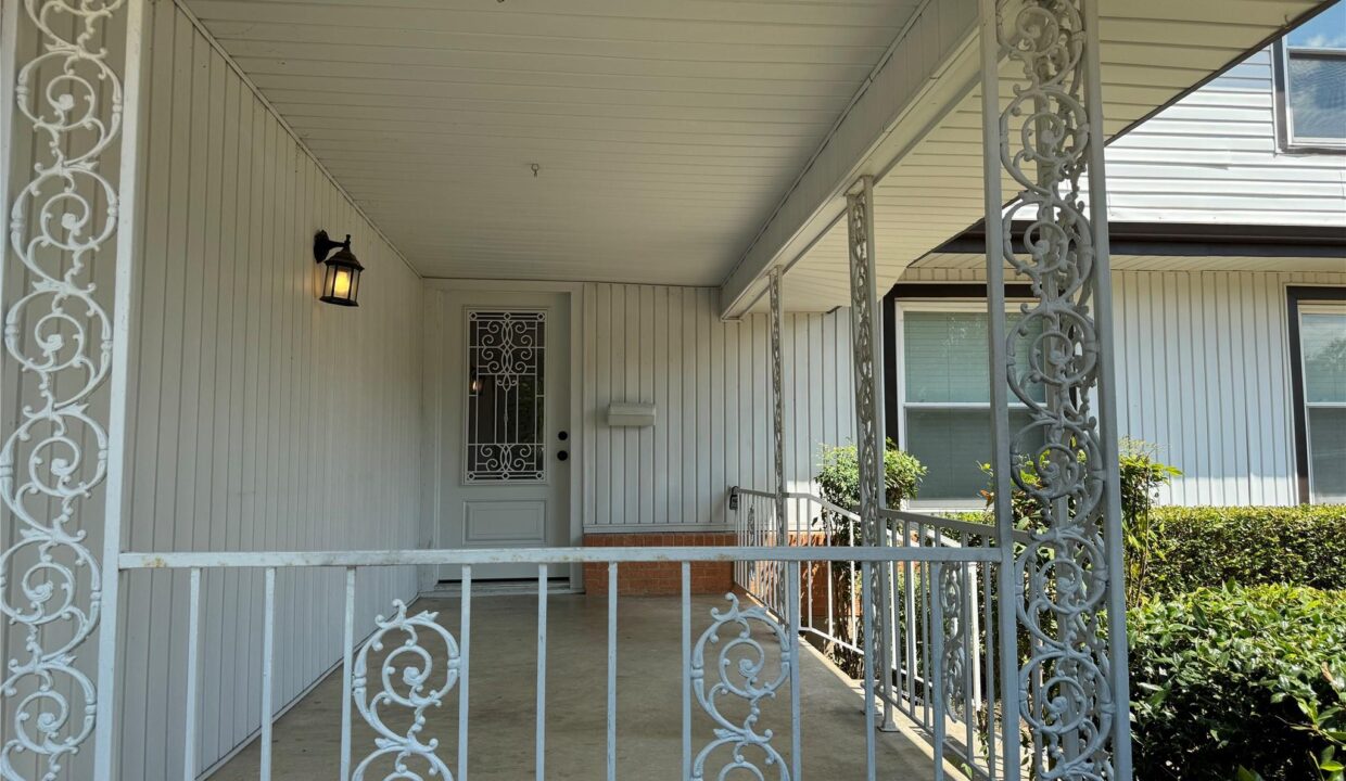 5-2533-norwood-drive-dallas-porch