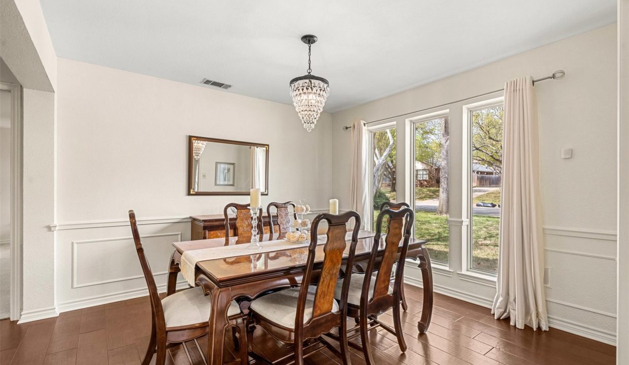 6-3007-creekview-drive-grapevine-tx-dining-area