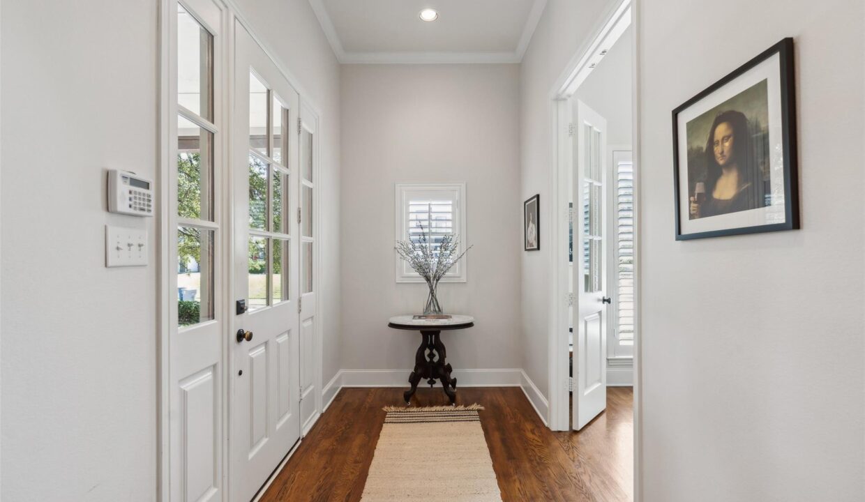 6-6247-belmont-avenue-dallas-tx-front-foyer