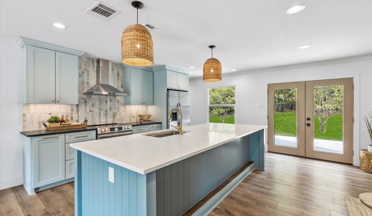 7-213-n-oaks-drive-grand-saline-tx-kitchen