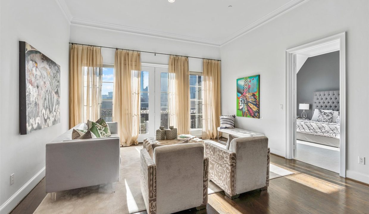 7-2300-leonard-street-505-dallas-tx-75201-living-room