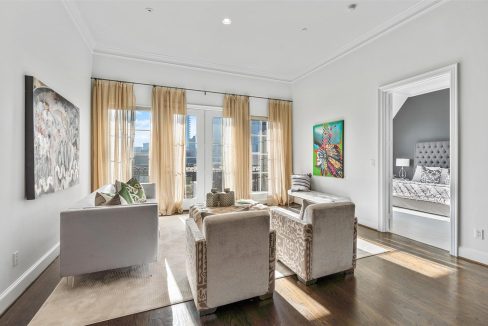 7-2300-leonard-street-505-dallas-tx-75201-living-room
