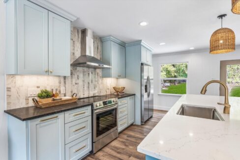 8-213-n-oaks-drive-grand-saline-tx-kitchen