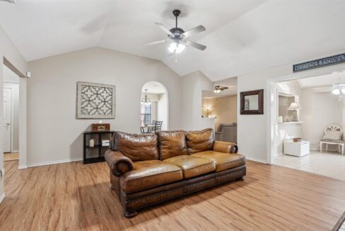 8-7021-lo-chalmers-lane-garland-tx-home-living-room