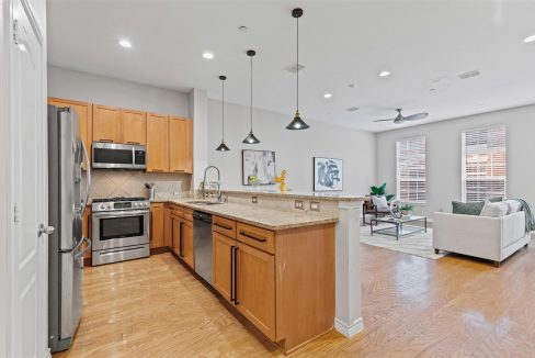 9-15759-seabolt-44-addison-tx-kitchen