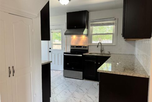 9-2533-norwood-drive-dallas-kitchen