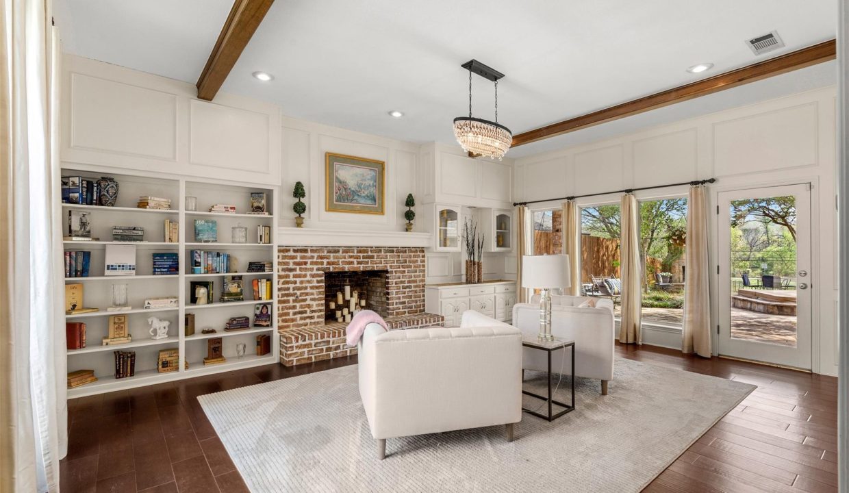 9-3007-creekview-drive-grapevine-tx-living-room