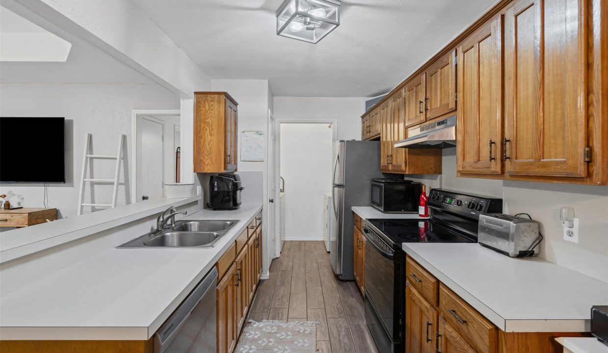 9-5216-wild-horse-ct-arlington-tx-kitchen