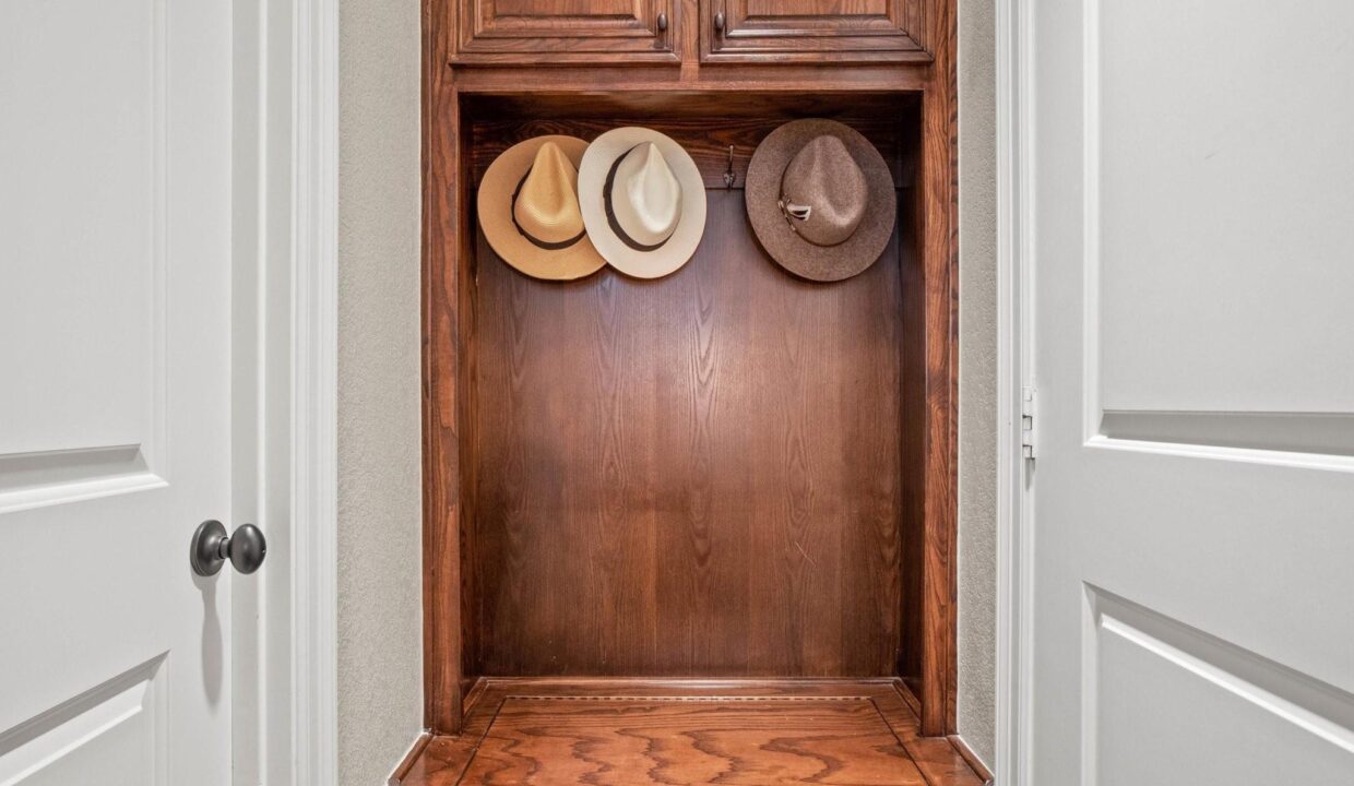 12-6346 -velasco-avenue-dallas-tx-foyer