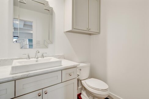 13-1005-raven-bend-court-southlake-tx-bathroom