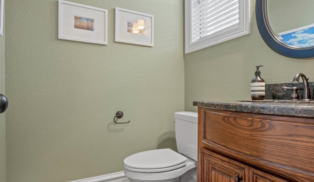 13-6346 -velasco-avenue-dallas-tx-bathroom