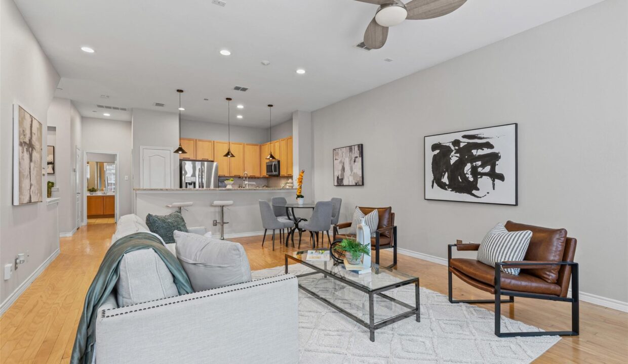 15-15759-seabolt-44-addison-tx-living-room