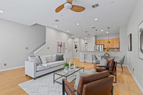 16-15759-seabolt-44-addison-tx-living-room