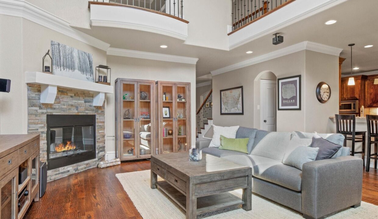 16-6346 -velasco-avenue-dallas-tx-living-room